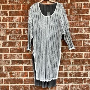 Errant Women's long-sleeved gray stone tunic Sz M.